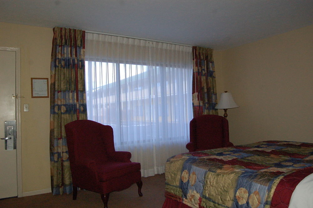 Golden Manor Inn & Suites Muldraugh Exterior photo